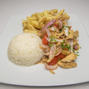 Pollo saltado